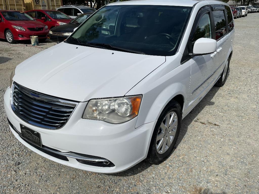 2016 Chrysler Town & Country Touring's photo