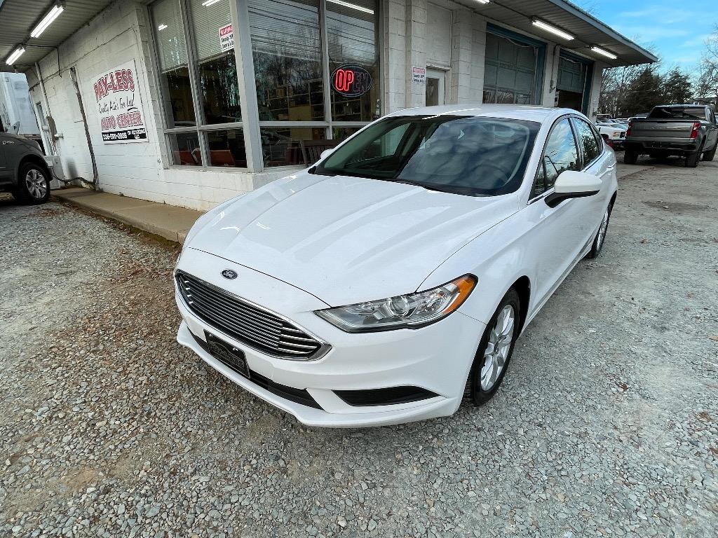 2017 Ford Fusion S's photo
